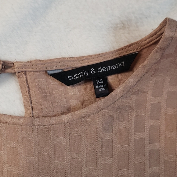 NWOT. Supply and Demand top - Picture 4 of 10